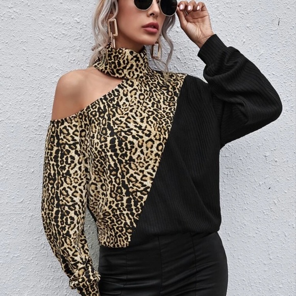 Beautiful woman high neck cutout leopard top - Picture 5 of 6